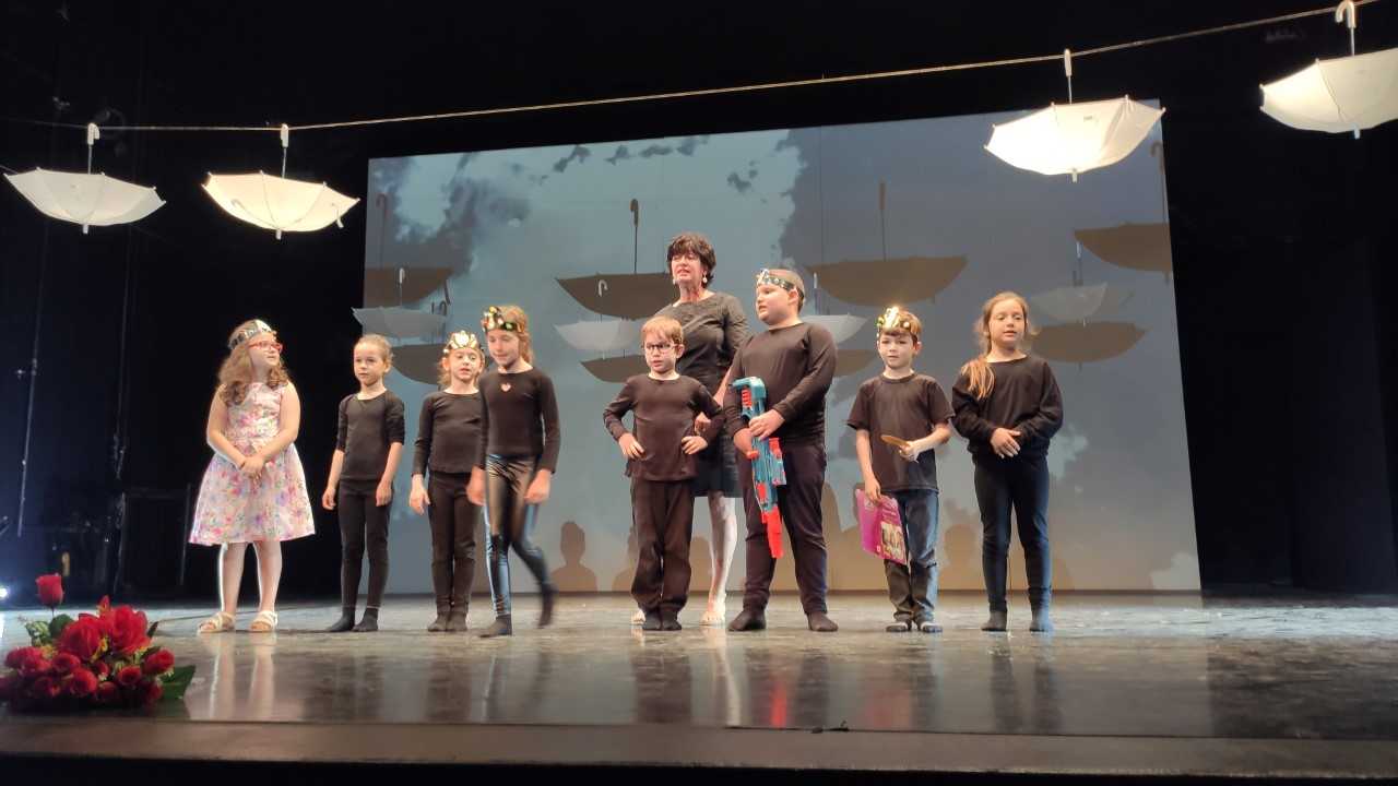 Учебната година в училище „Паисий Хилендарски“ завърши с празничен спектакъл по басни на Стоян Михайловски
